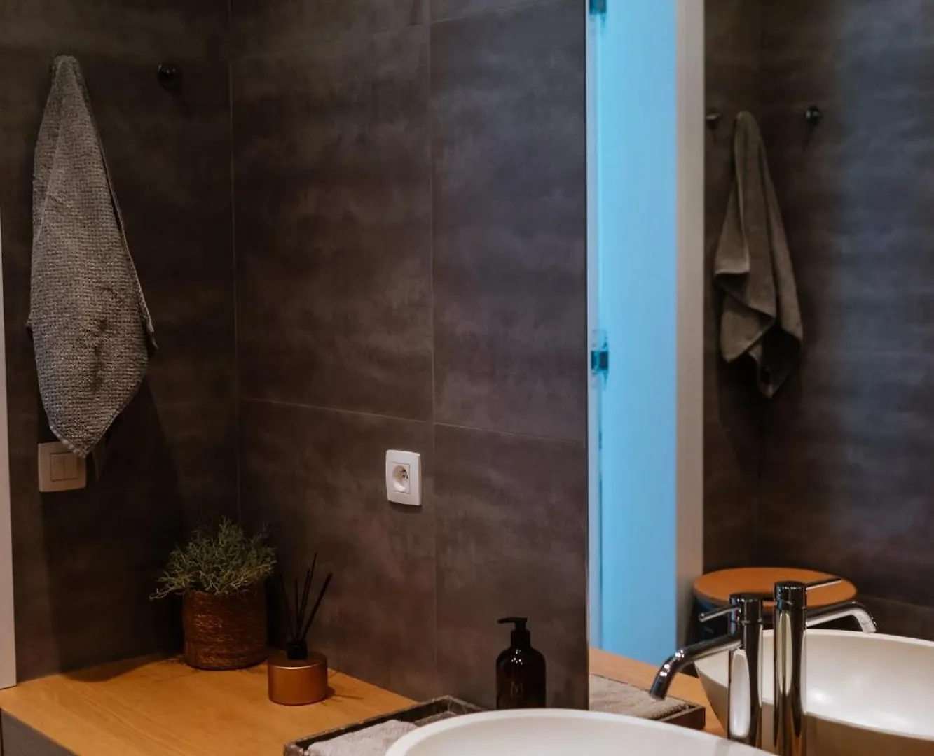 La Petite Fort Design Flat In Antwerp City 0*,  Belgie